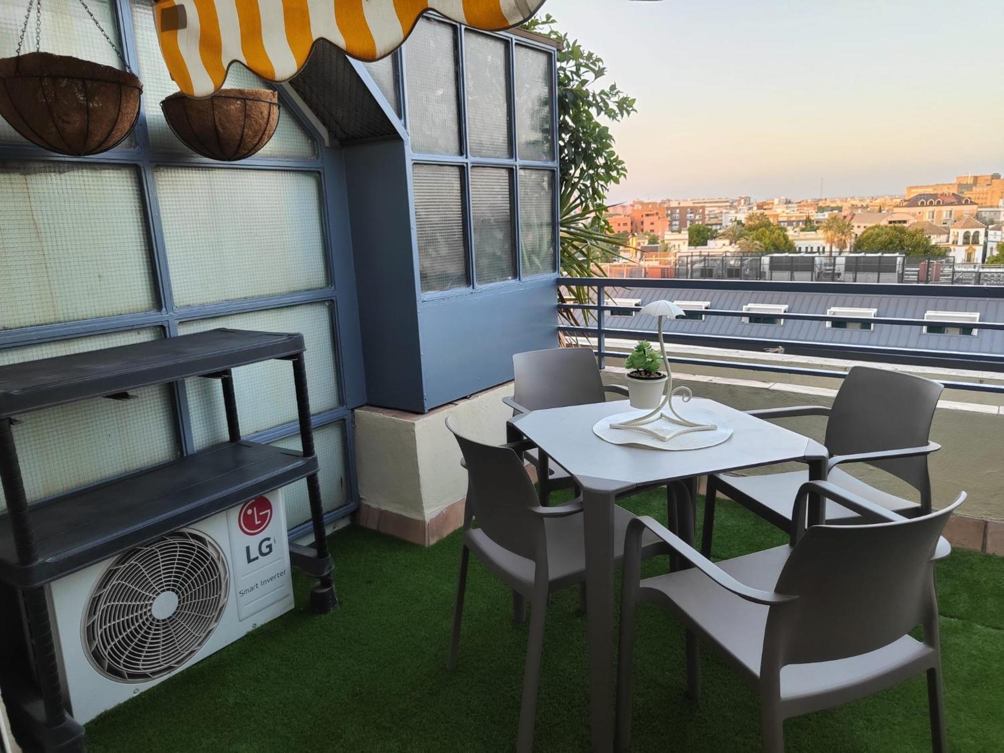 Ferienwohnung Agradable Duplex Terraza Virgen Del Rocio Sevilla Exterior foto